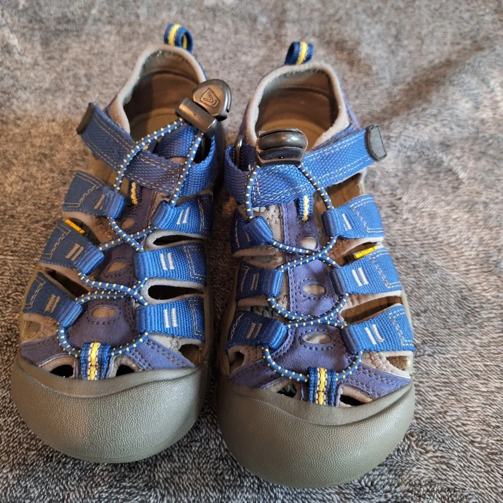 Keen Kids Newport H2 Closed Toe Water Sandals Youth 1 US‎ Swimming Beach
